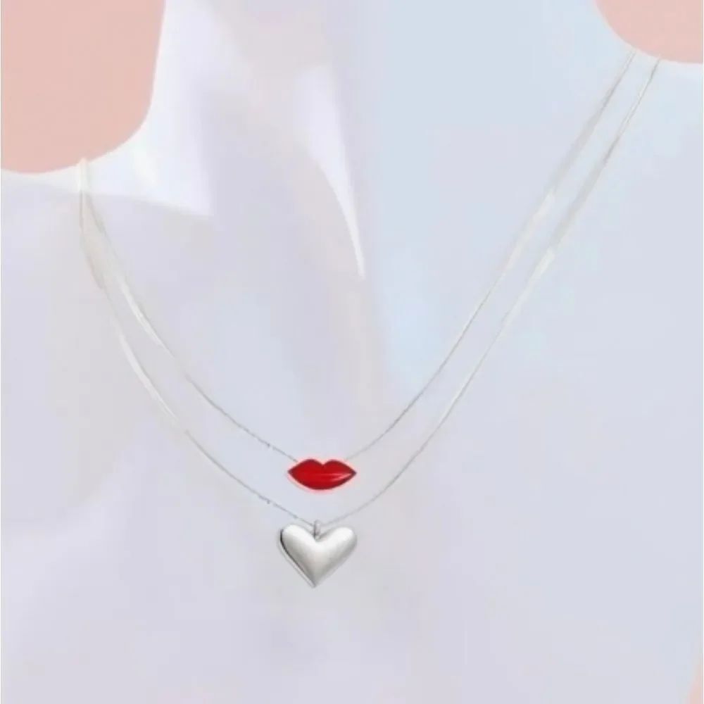 ☔️🩵⏭️NIB Red Lips & Heart Double Layered Reversible Necklace